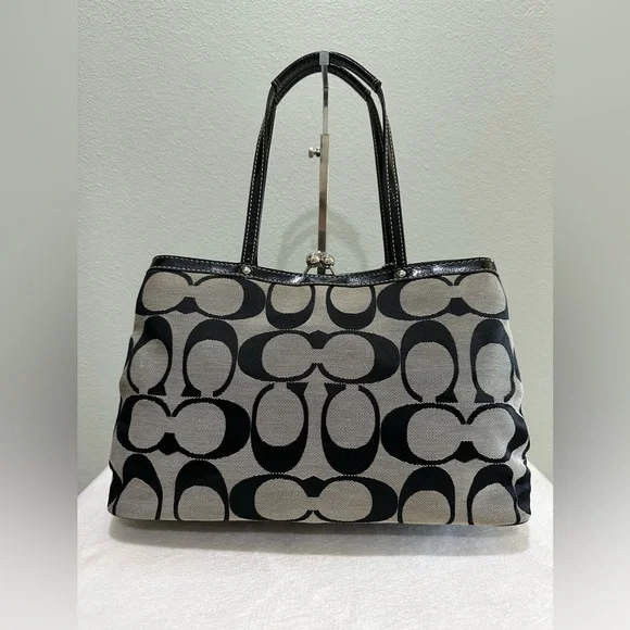 Like New Coach Signature Caryall F19190 with Kisslock and matching wristlet - Picture 2 of 15